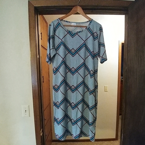 Julia - Picture 1 of 2